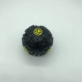 Viccesen sípolós gumilabda - 8cm - fekete