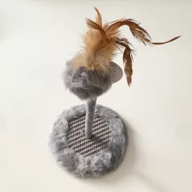   Macskajáték kaparófa talppal, 20cm rugós pompon, mozgatásra cincog