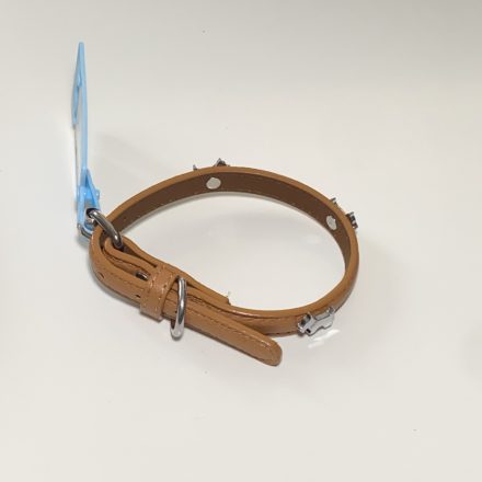 Műbőr nyakörv - kutyás szegecsekkel - 1,5cm x 27-38cm - barna