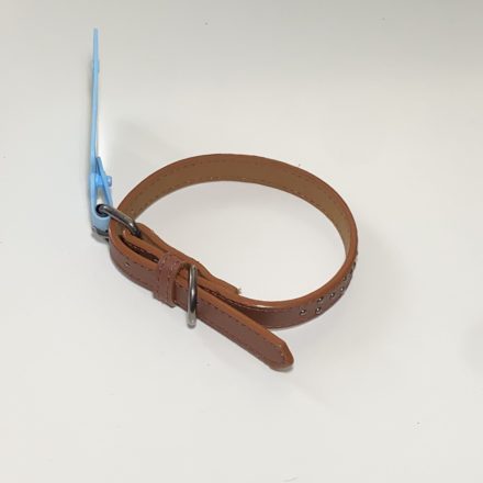Műbőr nyakörv - apró szegecsekkel - 1,5cm x 27-38cm - barna