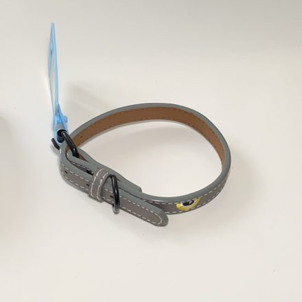 Műbőr nyakörv - hímzett szemekkel - 1,5cm x 27-38cm - szürke